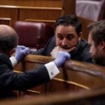 GRAF3944. MADRID, 22/04/2020.- El líder de Vox, Santiago Abascal durante el pleno del Congreso este miércoles en el que se expondrá los resultados de los últimos consejos europeos y los motivos por los que solicita una nueva prórroga del estado de alarma. EFE/J.J. Guillén Pool