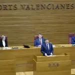 El presidente de la Generalitat, Ximo Puig, durante su comparecencia en la Diputación Permanente de Les Corts para explicar la gestión y la situación del coronavirus en la Comunitat Valenciana