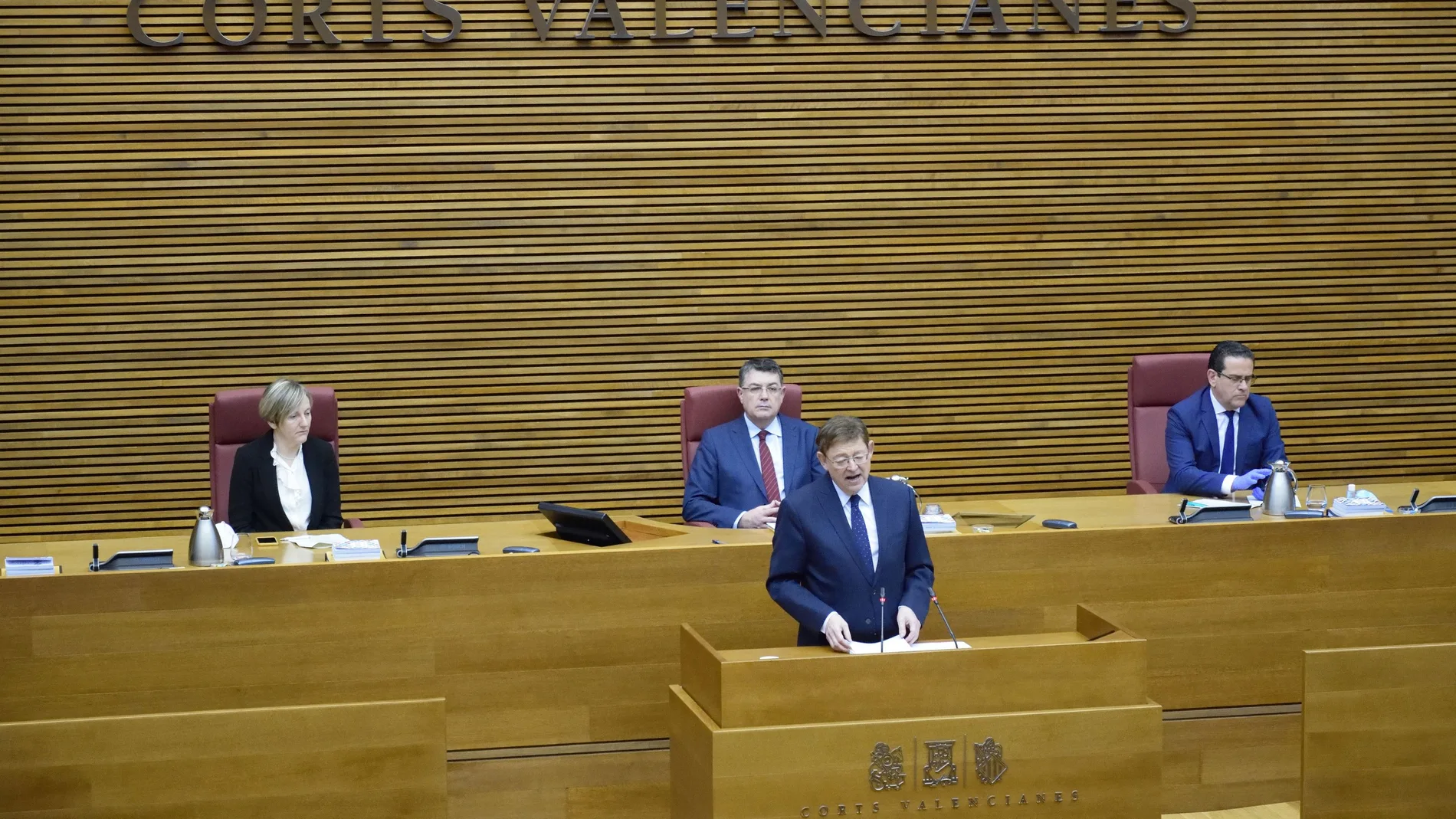 El presidente de la Generalitat, Ximo Puig, durante su comparecencia en la Diputación Permanente de Les Corts para explicar la gestión y la situación del coronavirus en la Comunitat Valenciana