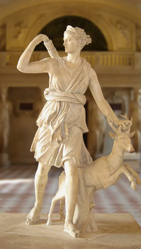 Artemisa. Escultura de mármol. Museo del Louvre