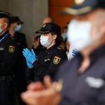 Minuto de silencio por el inspector de la Científica de la Policía Nacional de Málaga, Sebastián Sabariego, es el primer fallecido en la plantilla de este cuerpo de seguridad en la provincia.. Málaga