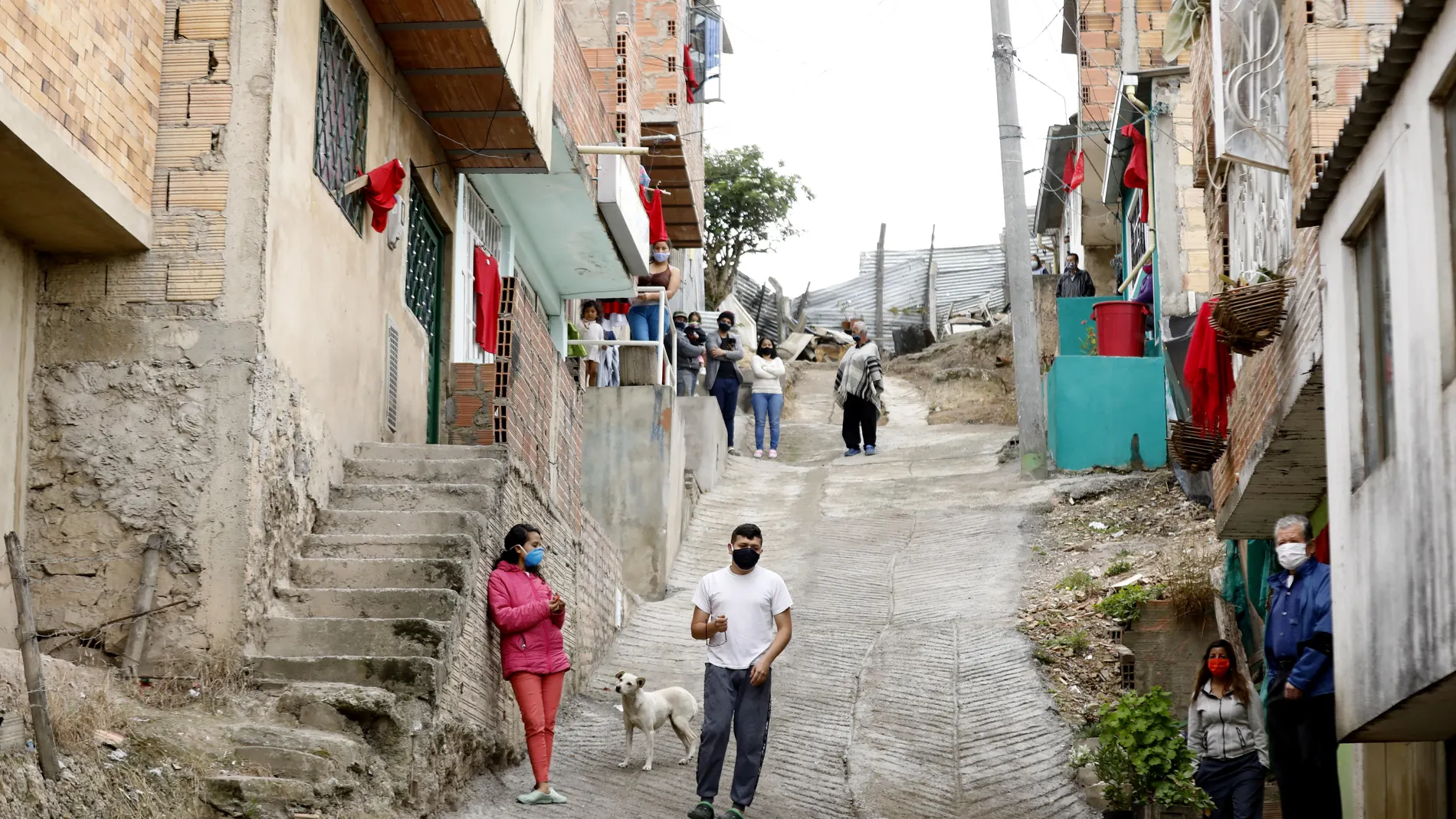 Saqueos y trapos rojos, el retrato del hambre en Colombia