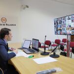 El presidente de la Diputación de Valladolid, Conrado Íscar, durante el pleno extraordinario de la institución provincial para explicar la gestión de las residencias de mayores frente al coronavirus
