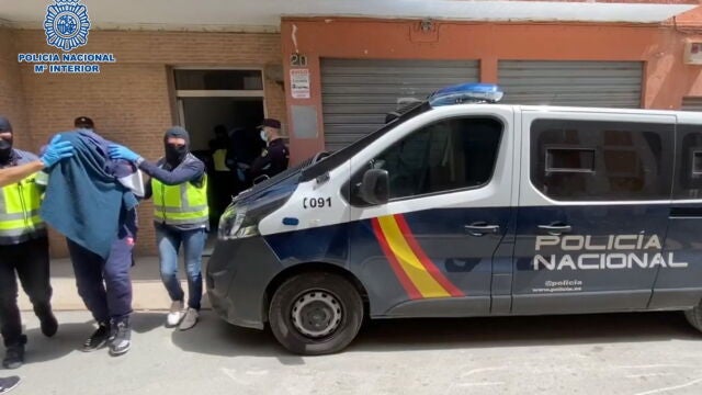 Momento de la detención del yihadista Abdel-Majed Abdel Bary, quehabía llegado desde Argelia en patera EFE/EPA/SPANISH NATIONAL POLICE