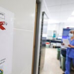 Personal sanitario trabaja en en el Hospital Arnau de Vilanova