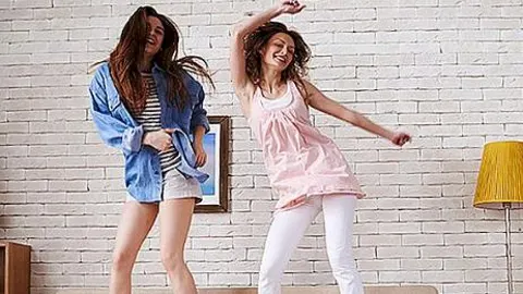 Los beneficios de bailar en casa