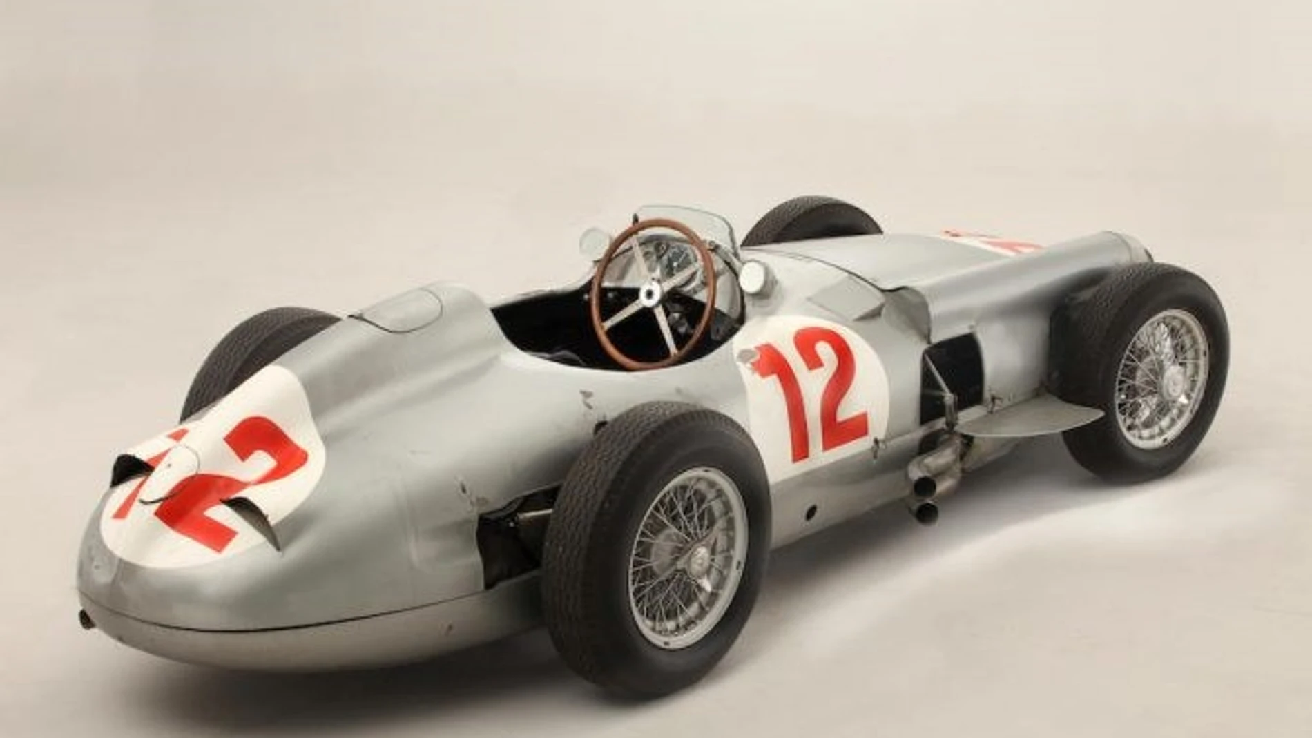 1954 MERCEDES-BENZ W196R FORMULA 1 RACING SINGLE-SEATER CHASSIS NO. 196 010 00006/54