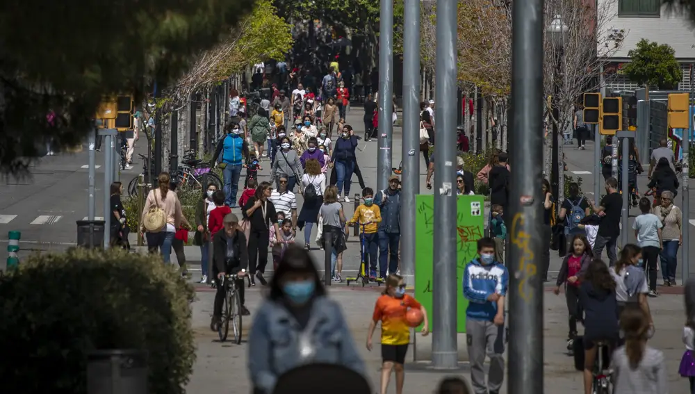 Imagen de una calle del centro de Barcelona, esta mañana. (AP Photo/Emilio Morenatti)