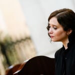 La presidenta de la Comunidad de Madrid asiste a la misa en La Almudena por las víctimas del coronavirus