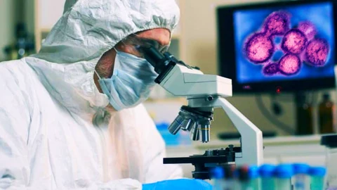 Un científico en un laboratorio
