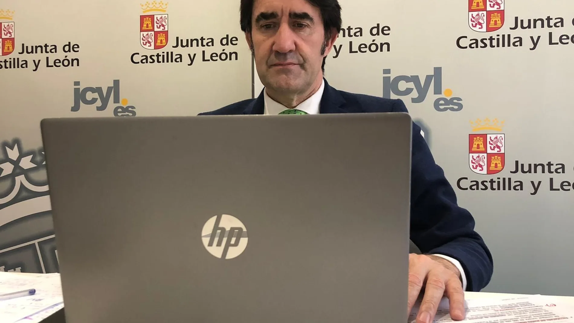 Videoconferencia del consejero de Fomento, Juan Carlos Suárez-Quiñones con el ministro Luis Planas