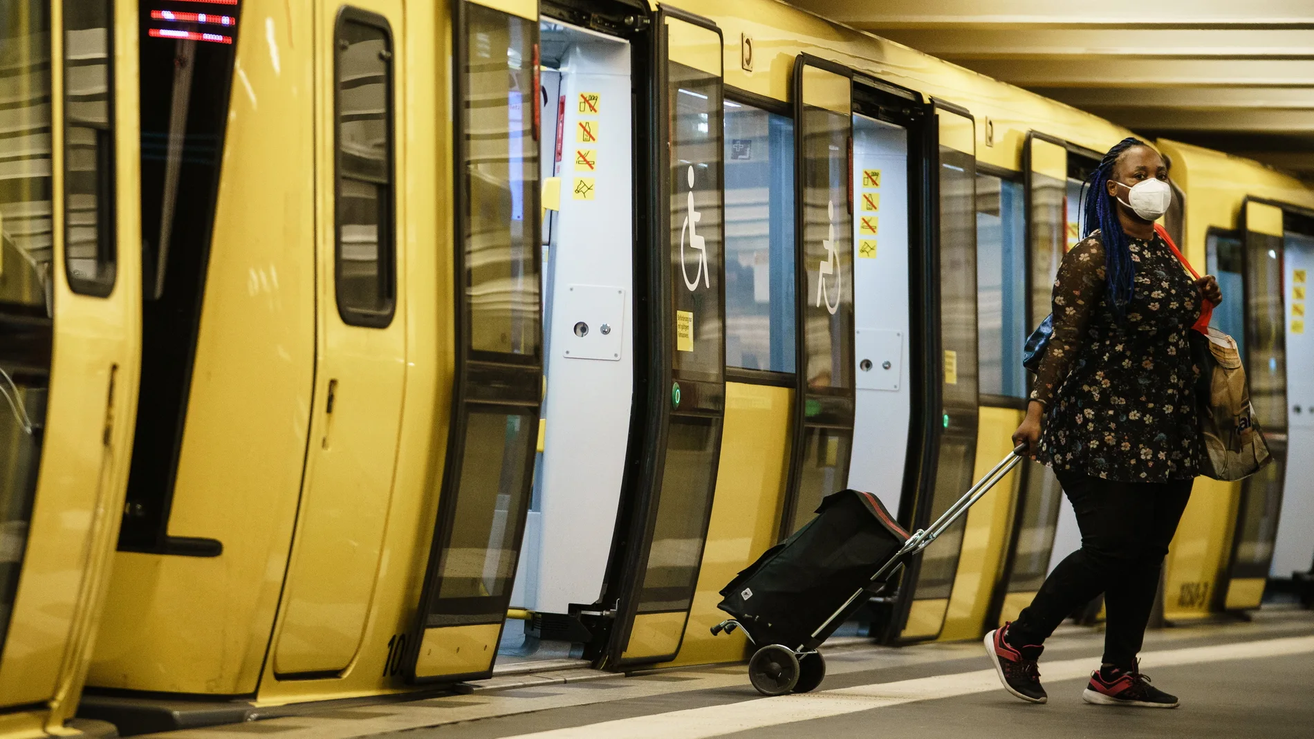 Facial protection masks in Berlin's public transport