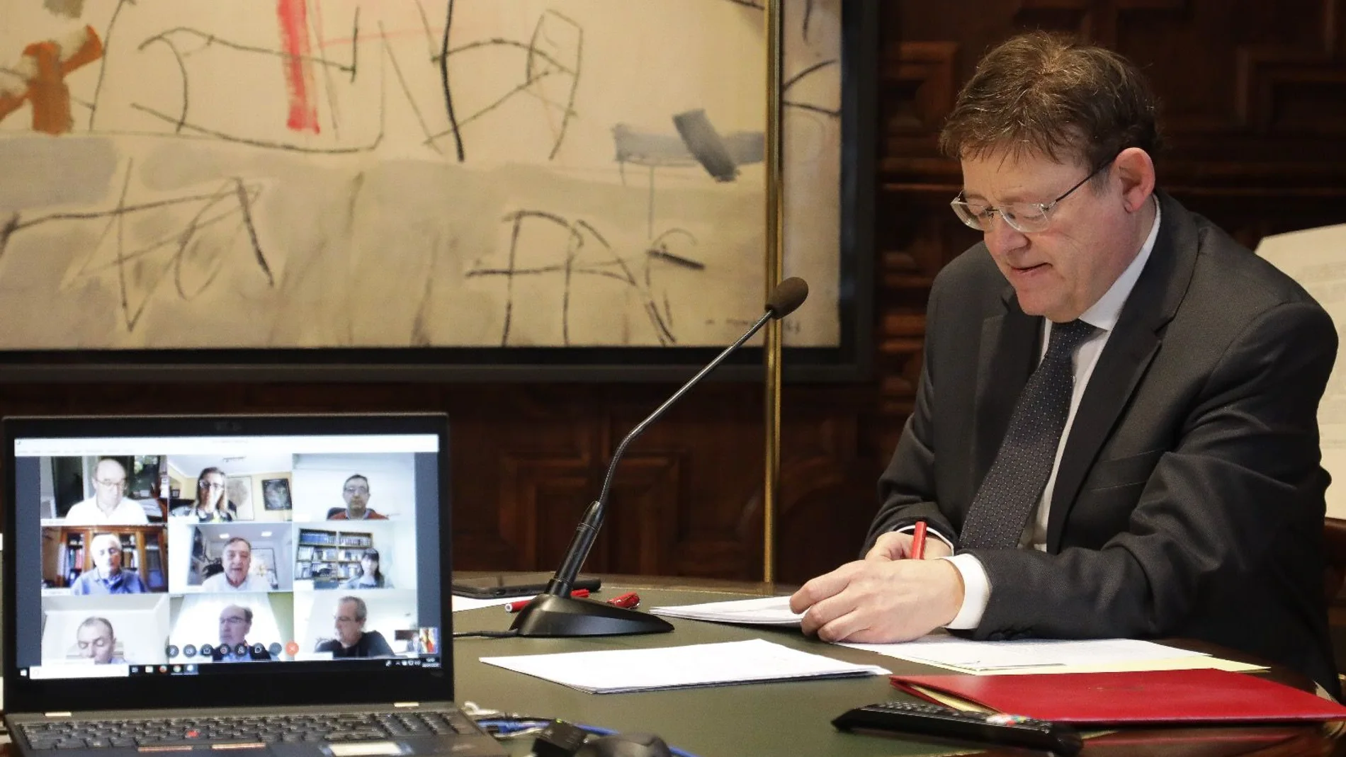 El presidente de la Generalitat, hoy durante la videoconferencia con la CEV