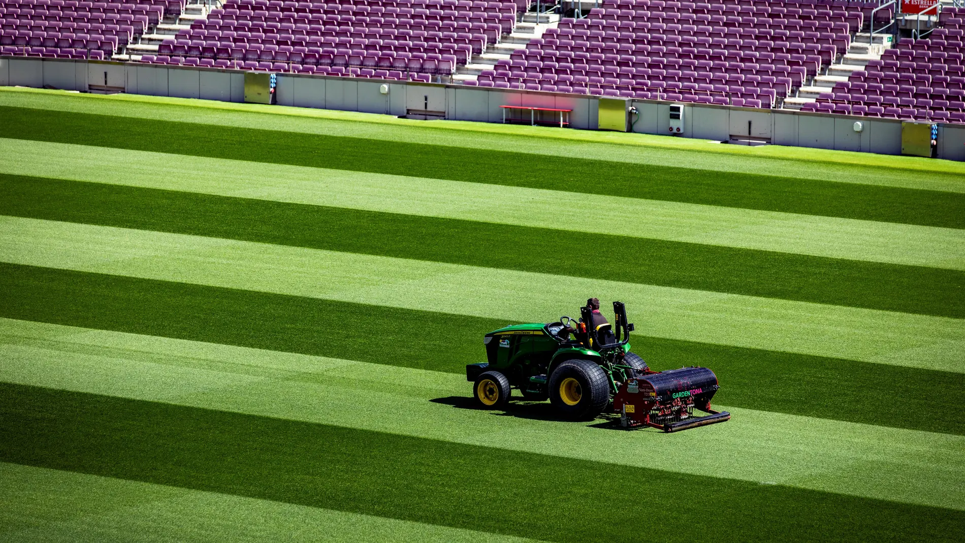 El césped del Camp Nou presenta un aspecto inmejorable pese al confinamiento