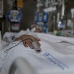 Paciente ingresado en la Unidad de Cuidados Intensivos del Hospital Infanta Sofía en San Sebastián de los Reyes (Madrid)
