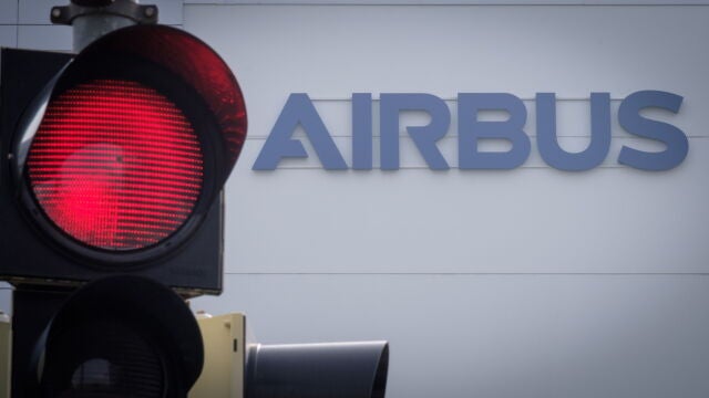 El logo de Airbus en sus instalaciones de Bremen (Alemania)