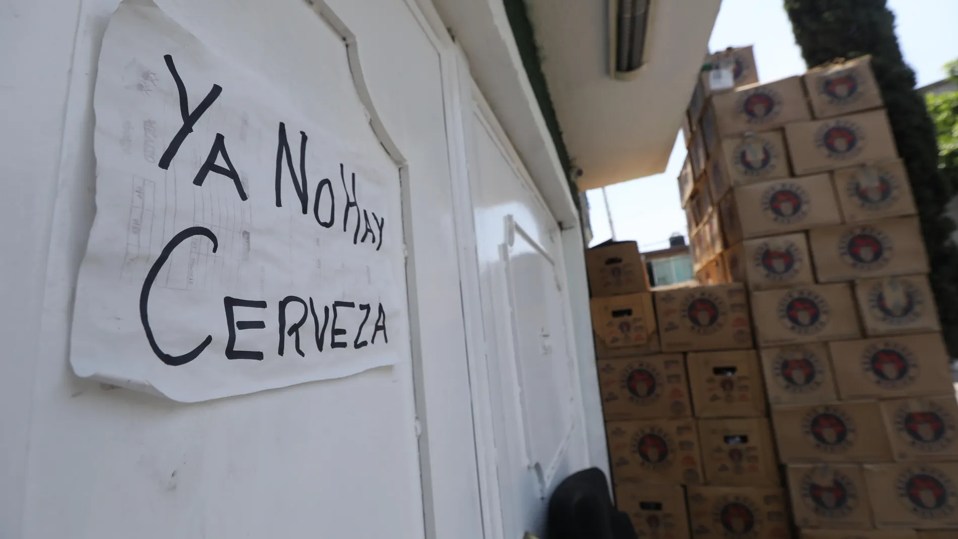 "No hay cerveza": La escasez por la crisis de COVID-19 se evidencia en México