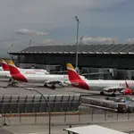Varios aviones de Iberia aparcados en el Aeropuerto de Madrid-Barajas Adolfo Suárez