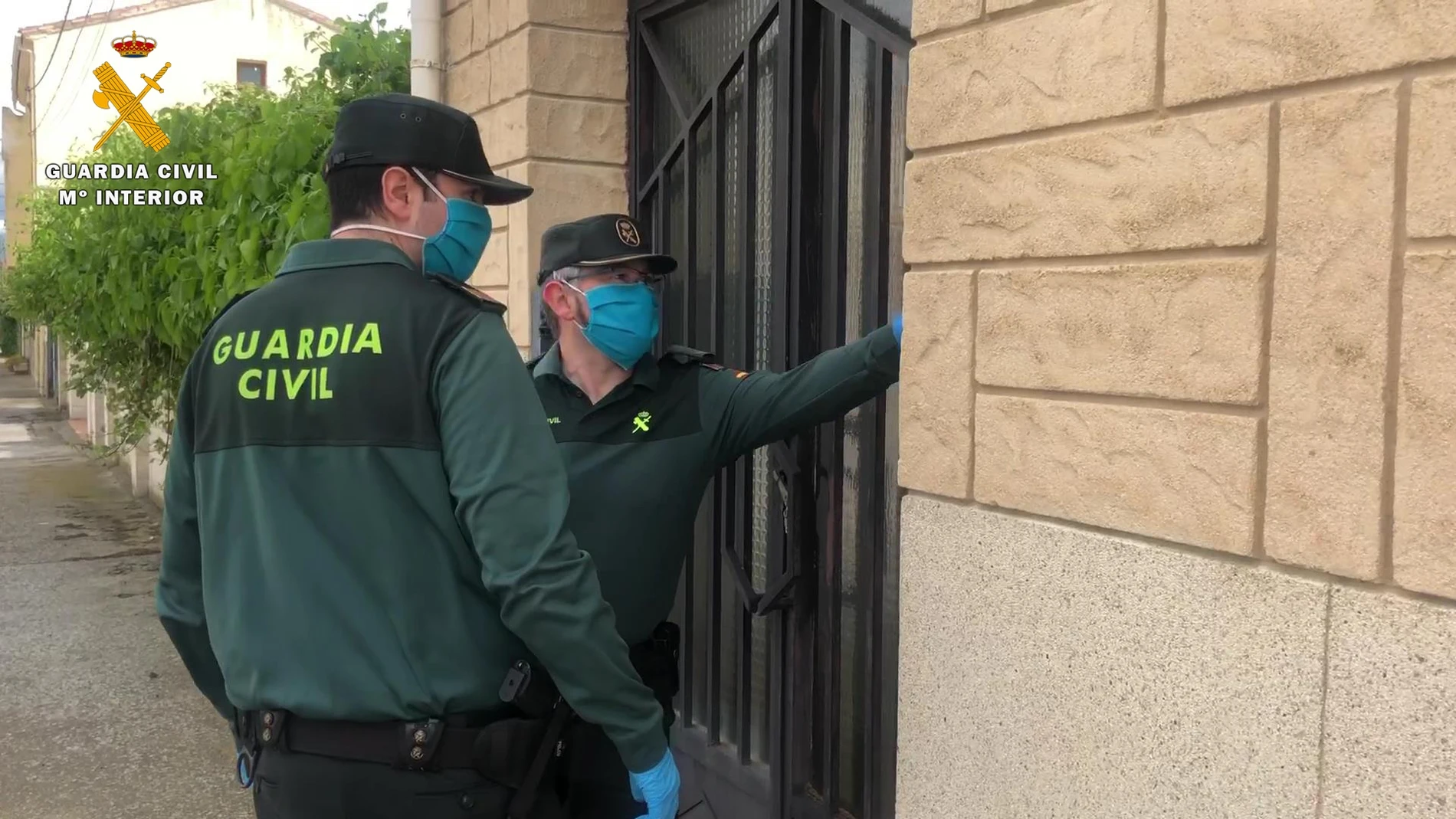 Coronavirus.- La Guardia Civil colabora con los centros docentes de La Rioja para entregar tablets y material didáctico