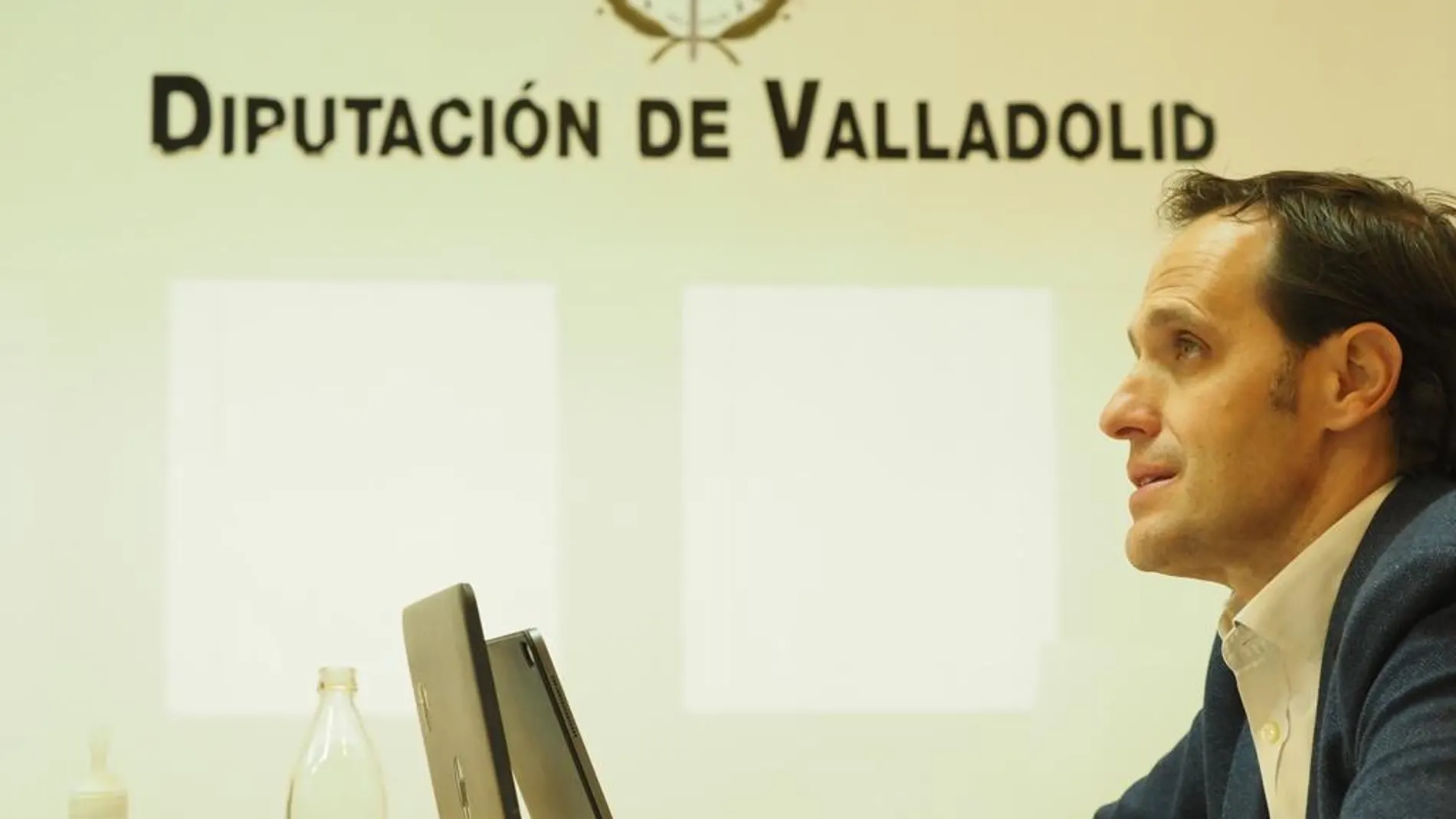 El presidente de la Diputación de Valladolid, Conrado Íscar, durante la rueda de prensa ofrecida esta mañana