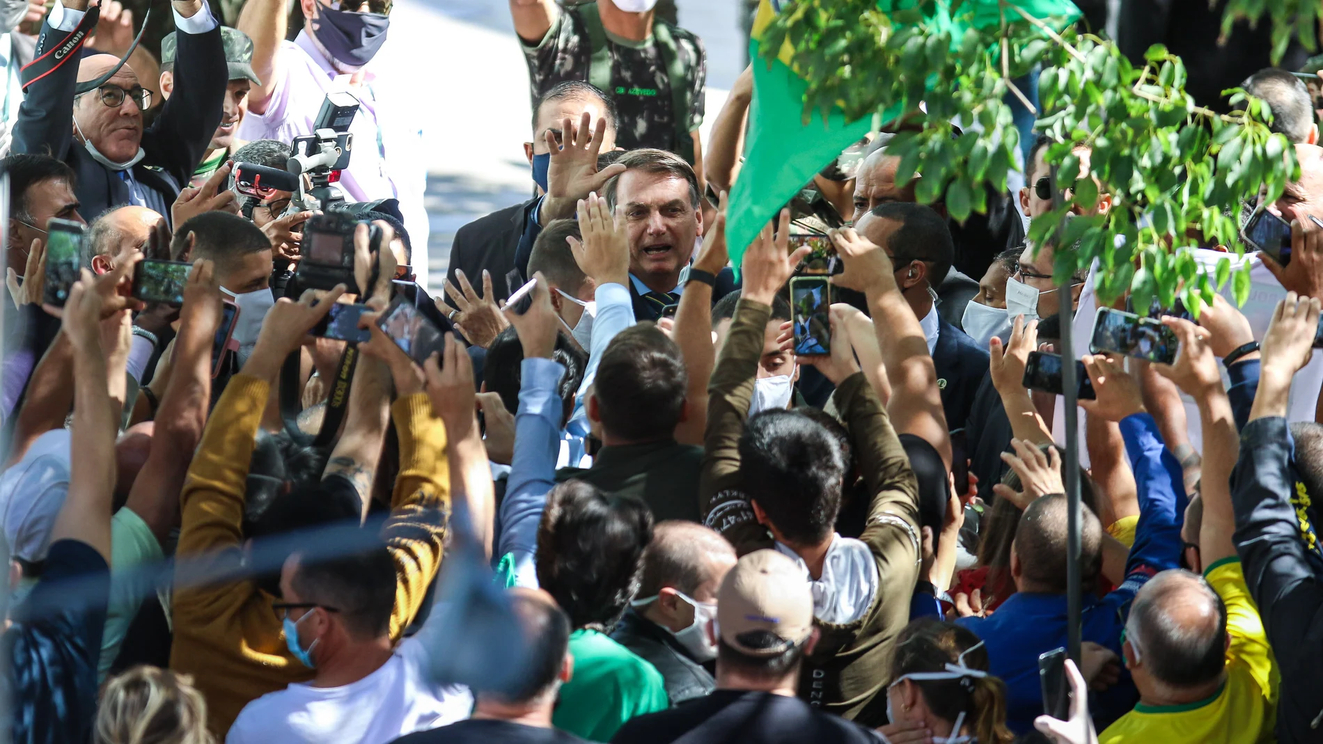 Bolsonaro visits Covid-19 Combat Operations Center