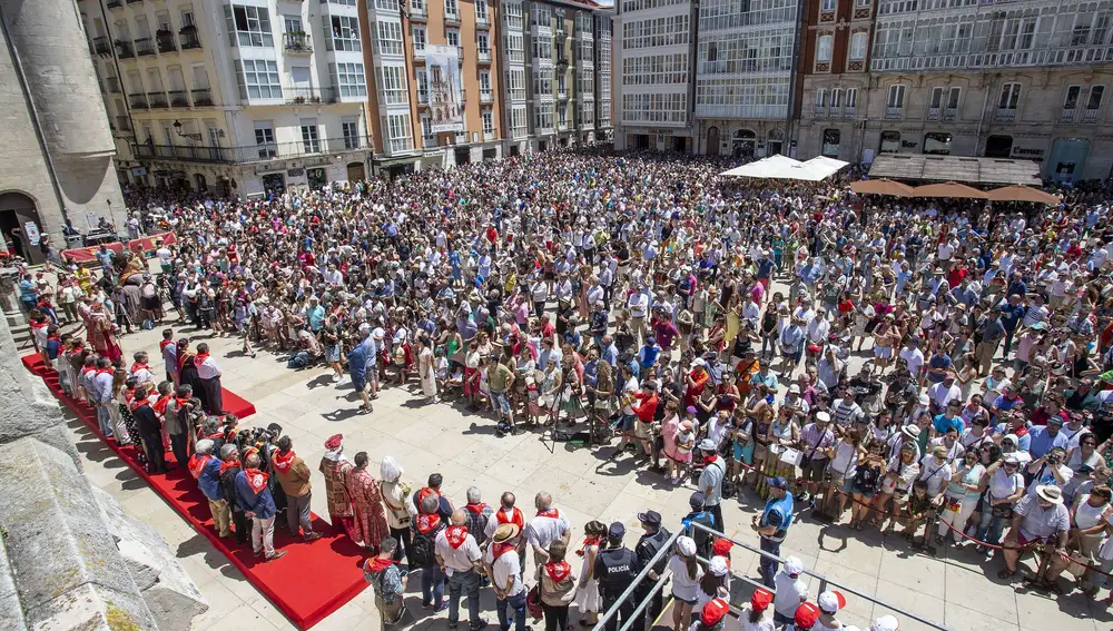 Interpretación popular del Himno a Burgos a cargo de la Federación Coral de Burgos, la Banda Ciudad de Burgos y Aransbur, dentro de los actos de San Pedro y San Pablo 2019