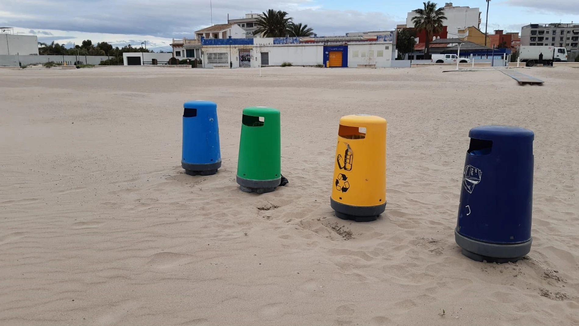 Valencia.- El Ayuntamiento trabaja en la puesta apunto de las playas para el final del confinamiento