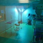 Quirónsalud ha incorporado a sus hospitales equipos de desinfección basados en la tecnología ultravioleta C que son capaces de eliminar el nuevo coronavirus tanto del aire como de todas las superficies