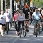 Los ciudadanos salieron esta mañana masivamente a correr o a pasear en bicicleta.