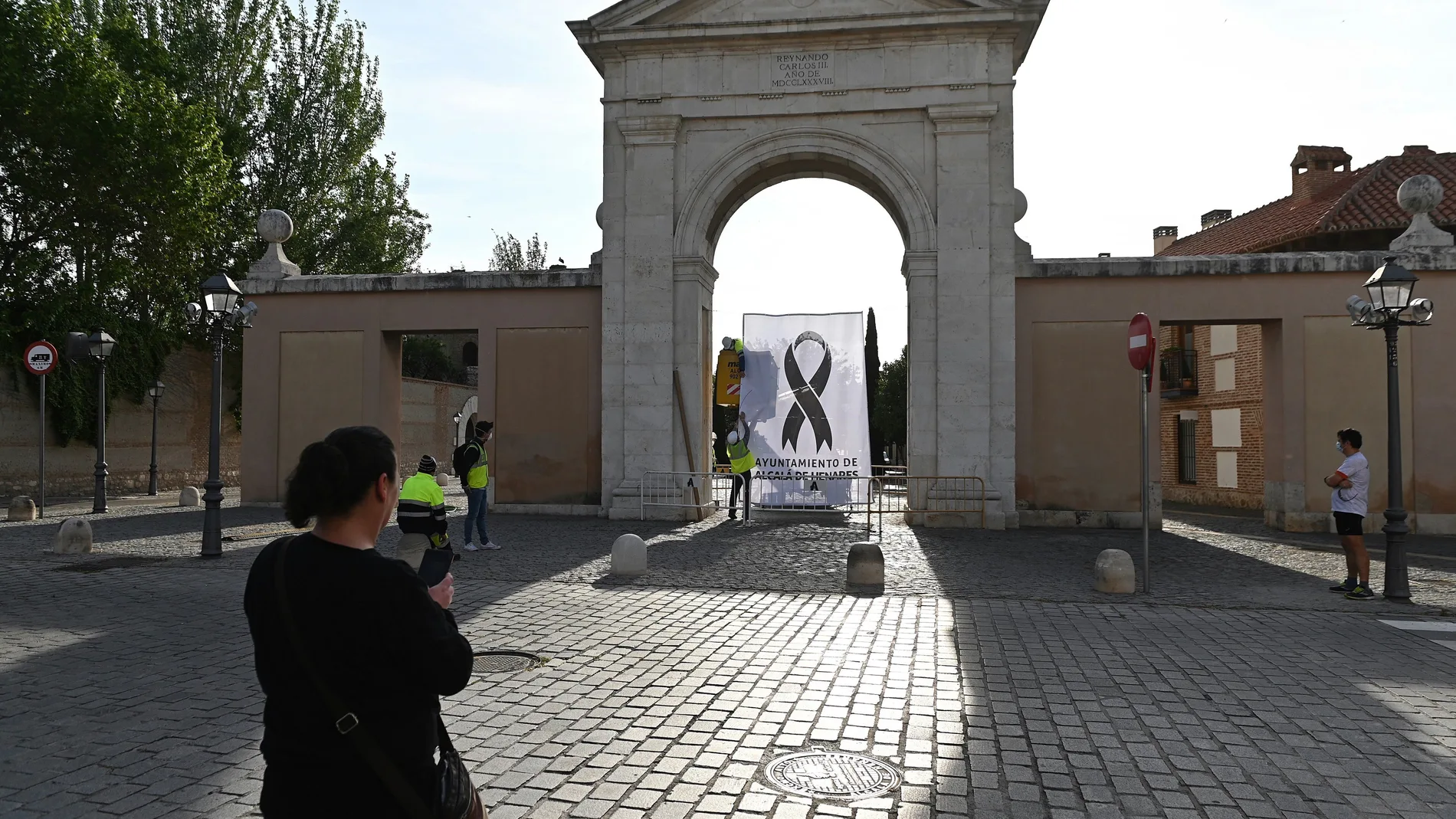 Miles de españoles salen por primera vez, desde que se decretó el estado de alarma, a hacer deporte y a pasear