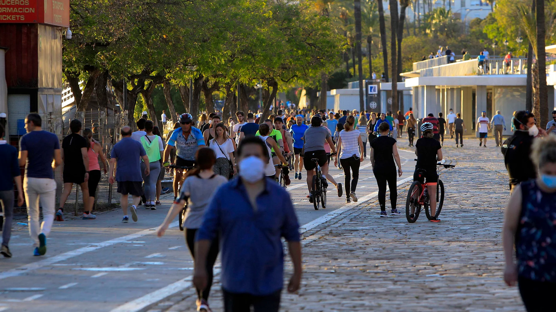 Las calles han recuperado parte de su actividad este fin de semana