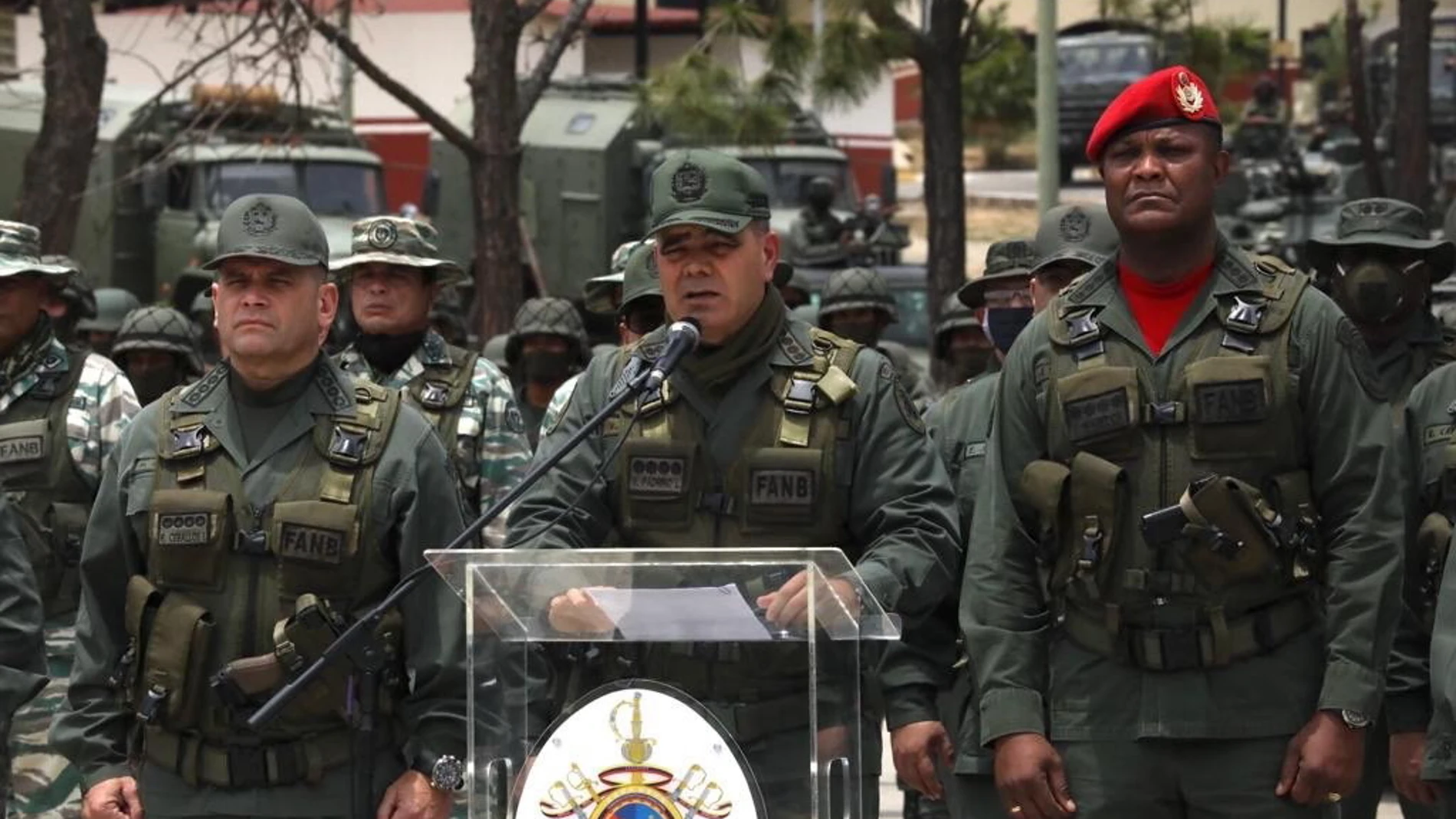 Military leadership expresses 'absolute loyalty' to Maduro after thwarted attack