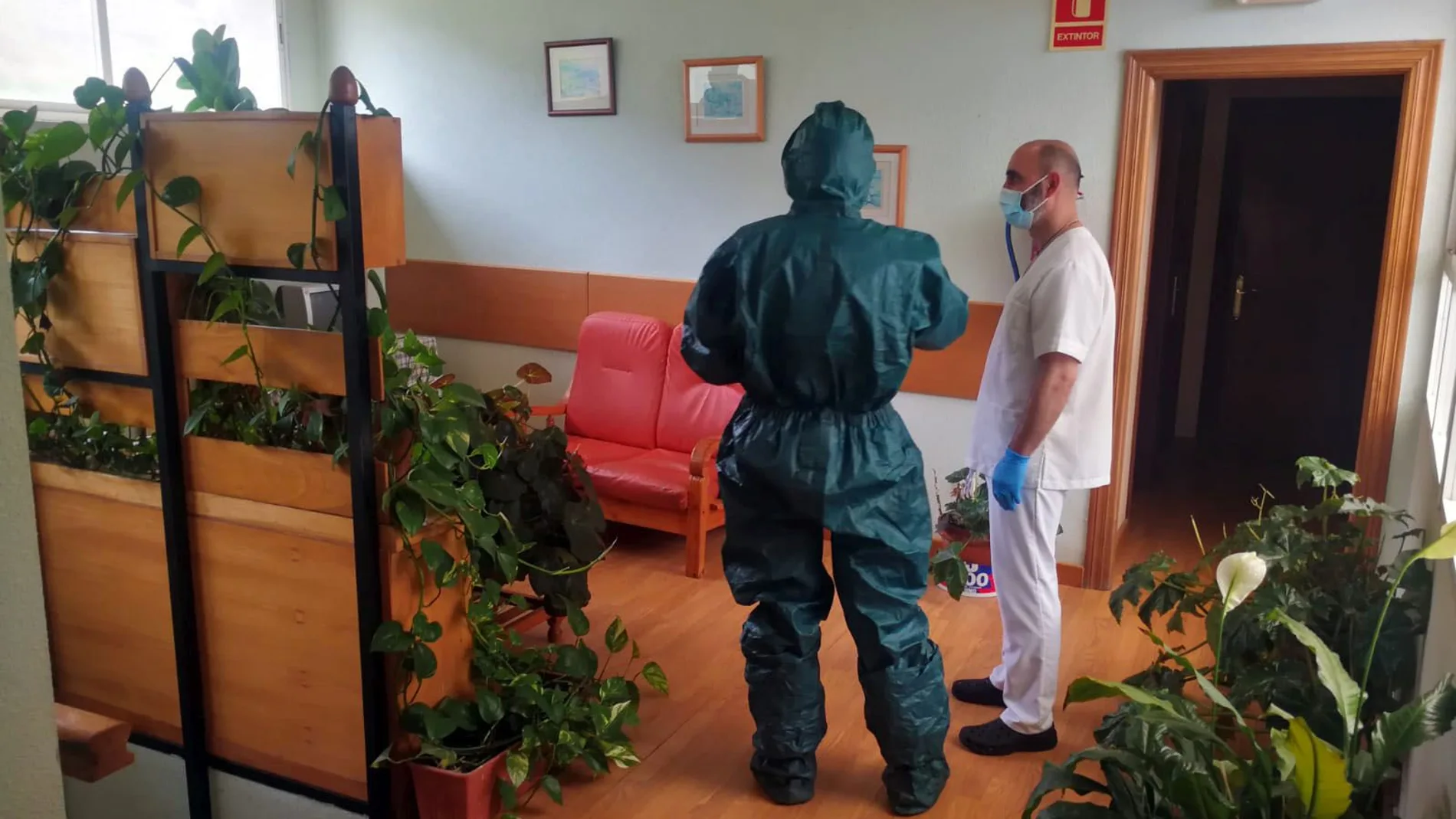 Desinfección de una residencia en Fuensaldaña (Valladolid) por parte del Ejército