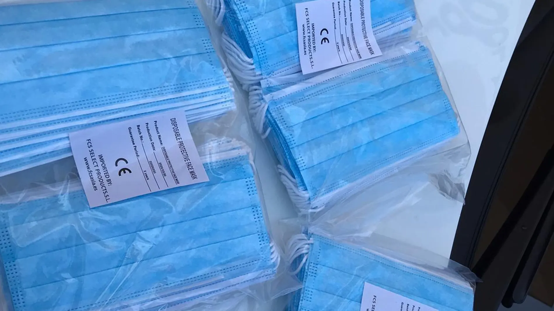 Imagen de las 150 mascarillas que el Ayuntamiento de Alcantarilla ha recibido para su distribución entre los usuarios del transporte público ferroviario