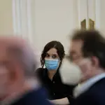La presidenta de la Comunidad de Madrid, Isabel Díaz Ayuso, durante una de las reuniones con agentes sociales que ha celebrado desde que comenzó la crisis sanitaria