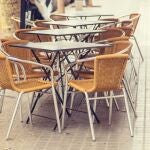 La hostelería podrá ampliar la extensión de sus terrazas para amortiguar la reducción de mesas