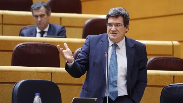 José Luis Escrivá Belmonte, ministro de Inclusión, Seguridad Social y Migraciones en la sesión de control al Gobierno en el Senado