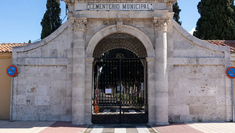 20200407 - VALLADOLID: Cementerio de El Carmen en Valladolid durante el estado de alarma por el coronavirus.