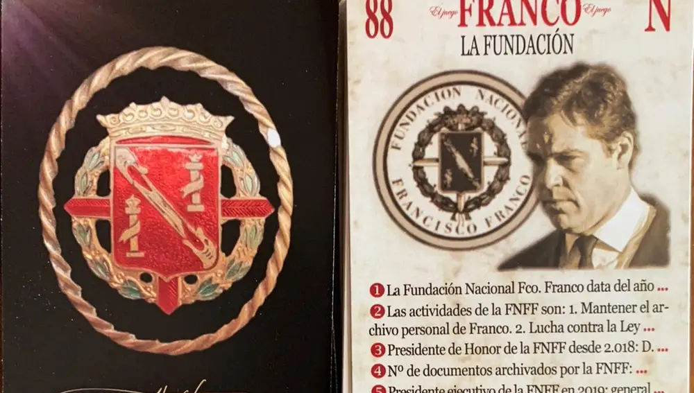 Anverso y reverso de una de las cartas del juego, con la reproducción de la firma de Franco