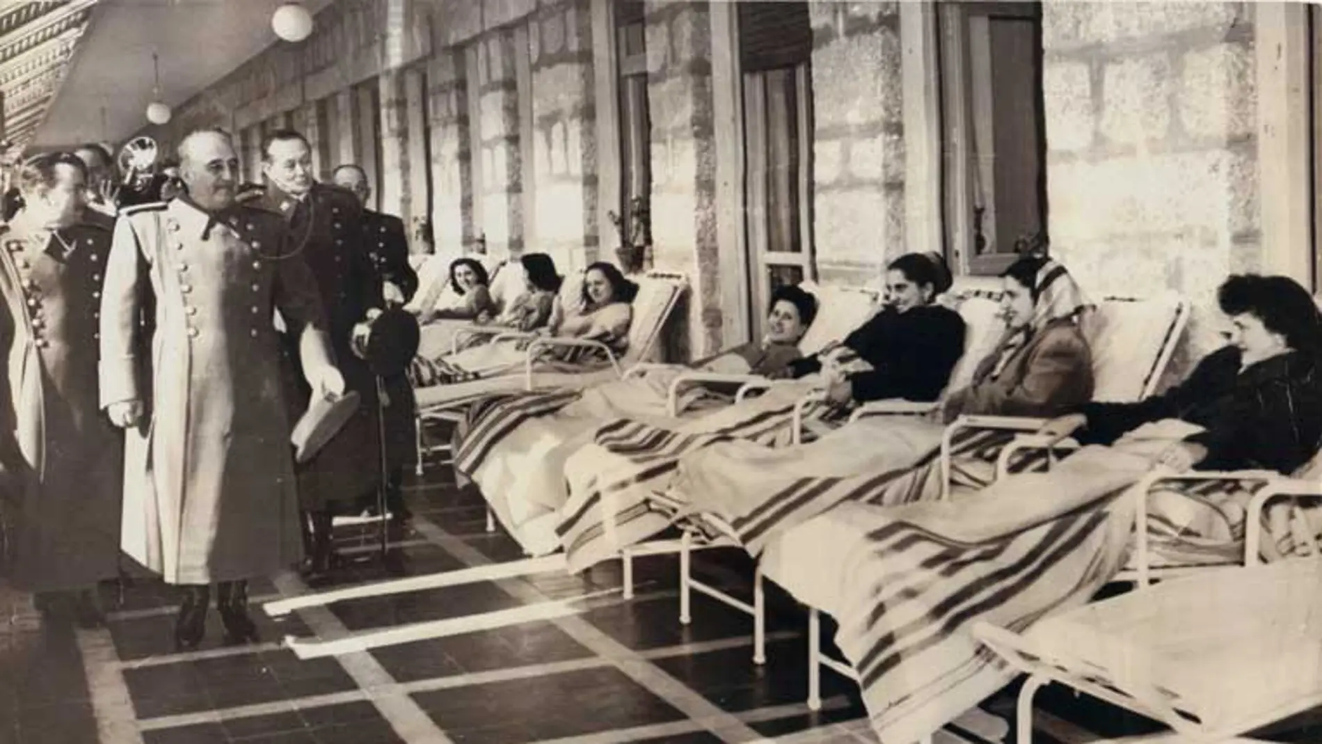 Franco en el sanatorio antituberculoso de Guadarrama (Madrid), el 23 de febrero de 1949