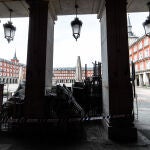 Terraza cerrada en un local de la Plaza Mayor de la capital durante el confinamiento