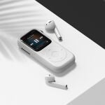 El Pod Case está hecho de silicona y le da un aspecto retro al Apple Watch