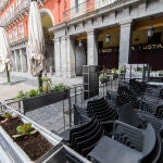 Terraza cerrada en el local Casa Yustas en la Plaza Mayor de la capital durante el confinamiento