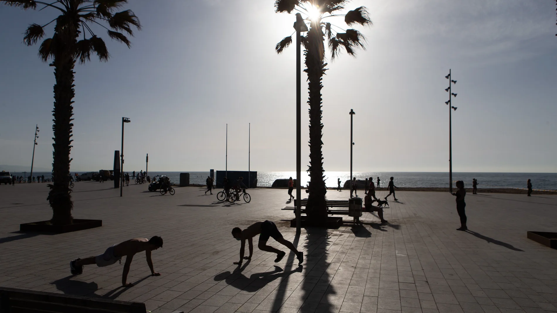 Barcelona abre de 6 a 10 las playas para hacer deporte