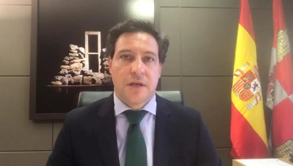 El portavoz del Grupo parlamentario Popular, Raúl de la Hoz, informa a los medios tras la Junta de Portavoces
