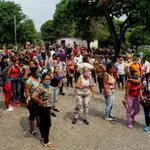 Familiares de presos de la cárcel de Los Llanos en Venezuela durante una protesta