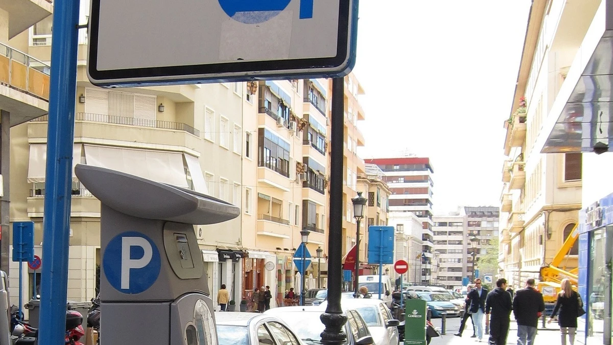 Detenido en Alicante un hombre por robar combustible de coches aparcados en la calle