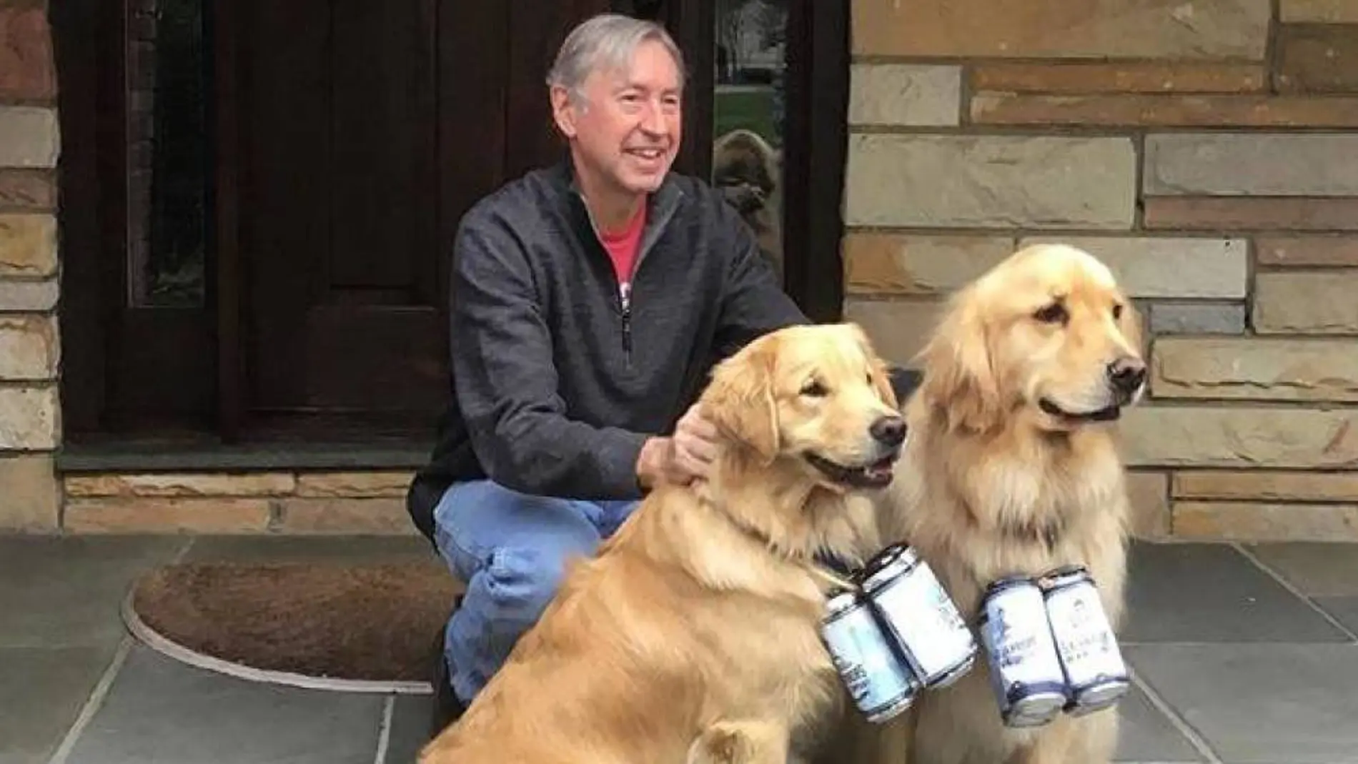 Mark se dio cuenta de que sus mascotas llamaban la atención, y decidió hacer las entregas a través de ellas para mantener la distancia y tranquilizar a sus clientes