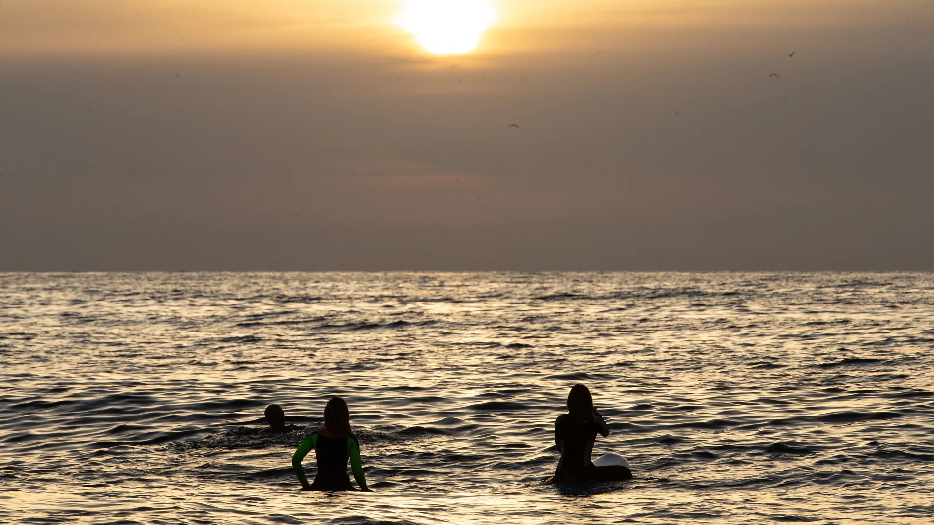 Barcelona abre de 6 a 10 las playas para hacer deporte