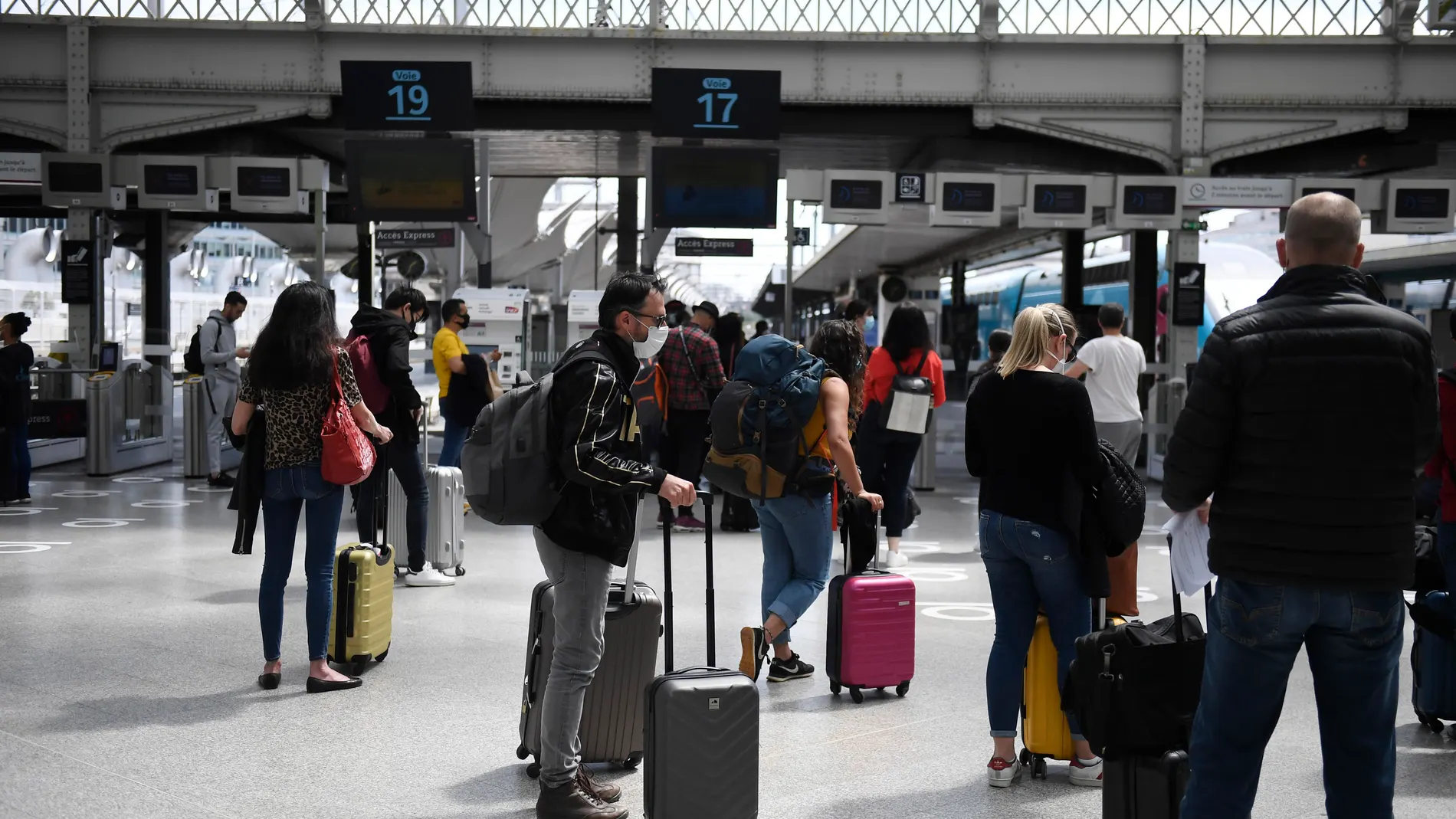 Paris train stations during coronavirus pandemic